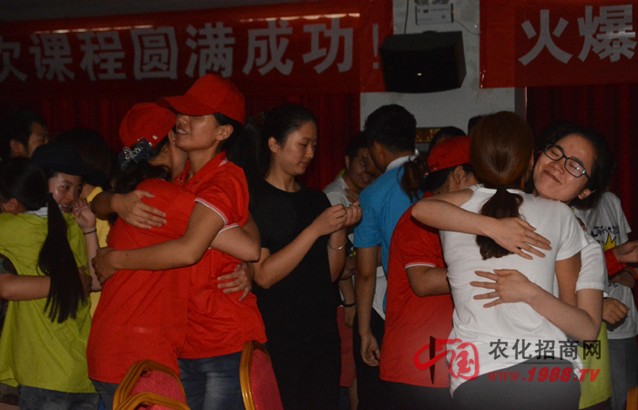     2015��6��20��-21�գ����ݻ𱬾W(w��ng)�j(lu��)�Ƽ����޹�˾�M��ȫ�w�T���M(j��n)����һ�Ρ��F(tu��n)�(du��)������Ӗ(x��n)��������������ͩ�ώ�����ώ������v�ώ������ڼ��l(f��)���˵ă�(n��i)�ڝ��������B(y��ng)�F(tu��n)�(du��)�f(xi��)ͬ����(zh��n)��������Խ�������ɾ�δ����