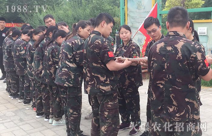 次參加室外拓展訓(xùn)練,經(jīng)歷了兩天的培訓(xùn),使自己成長了許多,感觸也很多。